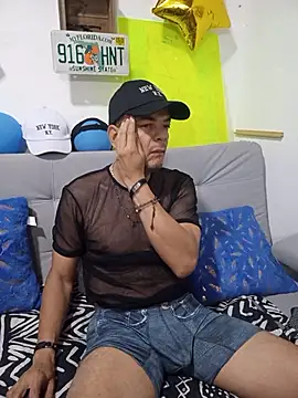 latinmartin73 online show from October 11, 2:37 am