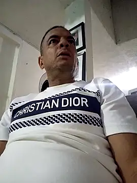 latinmartin73 online show from January 1, 4:50 am