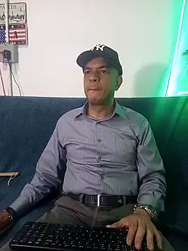 latinmartin73 online show from March 6, 2:19 am