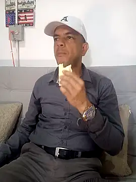 latinmartin73 online show from February 4, 12:40 am