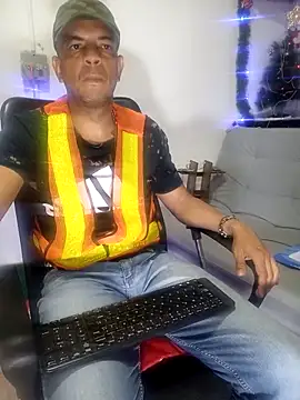 latinmartin73 online show from December 22, 2:17 am