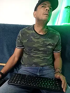 latinmartin73 online show from March 3, 1:28 am