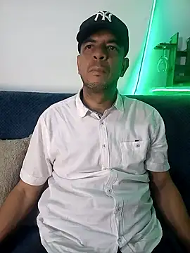 latinmartin73 online show from February 27, 1:13 am