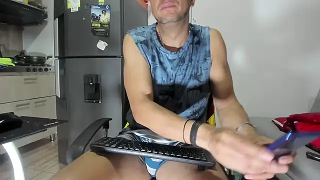 latinmartin73 online show from January 6, 9:11 pm