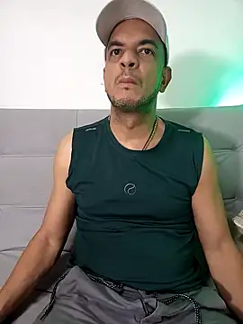 latinmartin73 online show from March 17, 4:08 am