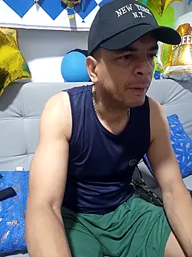 latinmartin73 online show from October 3, 6:40 am