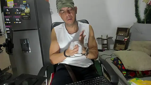 latinmartin73 online show from December 10, 3:41 am