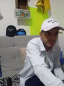 latinmartin73 online show from October 17, 12:25 am