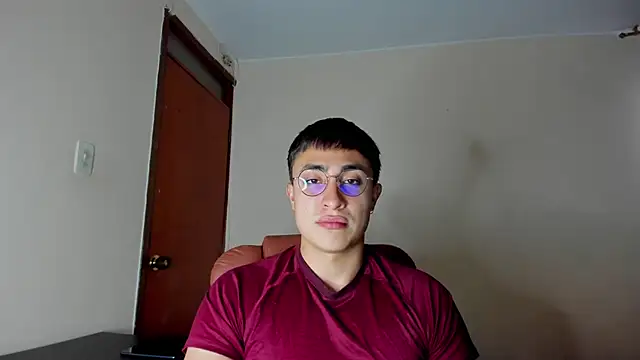 Snapshot of Leoknight chatting on February 5, 8:57 pm Leoknight online show from February 5, 8:57 pm