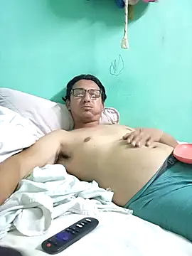 Andresguz35 online show from February 13, 3:24 am