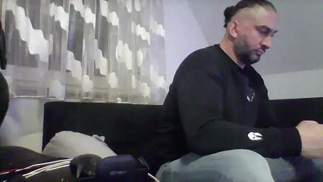 Snapshot of NewyorkDimi chatting on February 23, 4:44 am NewyorkDimi online show from February 23, 4:44 am