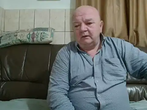 Snapshot of fullballs6 chatting on February 28, 12:43 am fullballs6 online show from February 28, 12:43 am