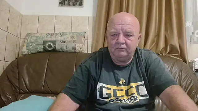 Snapshot of fullballs6 chatting on October 11, 2:48 am fullballs6 online show from October 11, 2:48 am