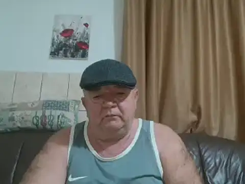 Snapshot of fullballs6 chatting on December 29, 1:24 am fullballs6 online show from December 29, 1:24 am