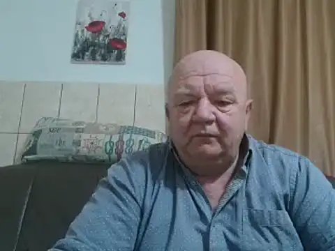 Snapshot of fullballs6 chatting on December 26, 2:12 am fullballs6 online show from December 26, 2:12 am