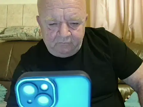 Snapshot of fullballs6 chatting on March 10, 6:27 am fullballs6 online show from March 10, 6:27 am