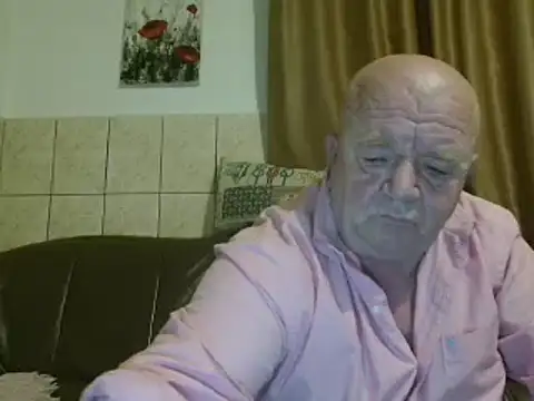 Snapshot of fullballs6 chatting on February 19, 2:44 am fullballs6 online show from February 19, 2:44 am