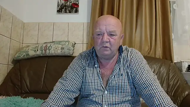 Snapshot of fullballs6 chatting on September 19, 2:12 am fullballs6 online show from September 19, 2:12 am