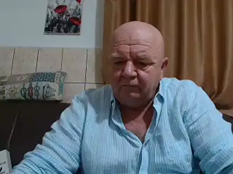 Snapshot of fullballs6 chatting on December 15, 1:13 am fullballs6 online show from December 15, 1:13 am