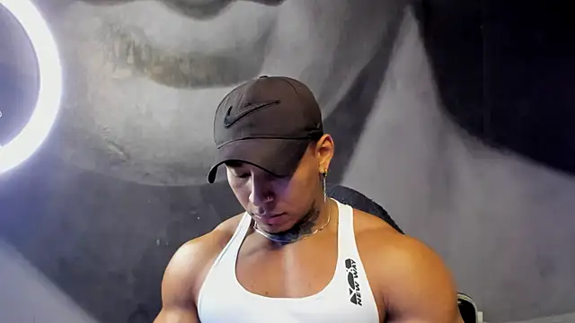 Snapshot of bradley_smith chatting on December 5, 8:55 am bradley smith online show from December 5, 8:55 am