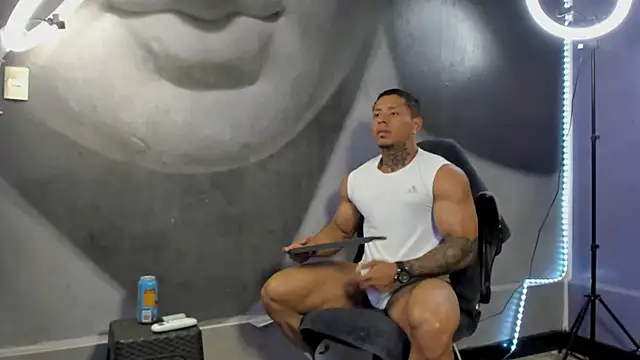 Snapshot of bradley_smith chatting on December 28, 4:51 am bradley smith online show from December 28, 4:51 am
