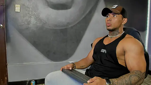 Snapshot of bradley_smith chatting on January 15, 3:22 am bradley smith online show from January 15, 3:22 am