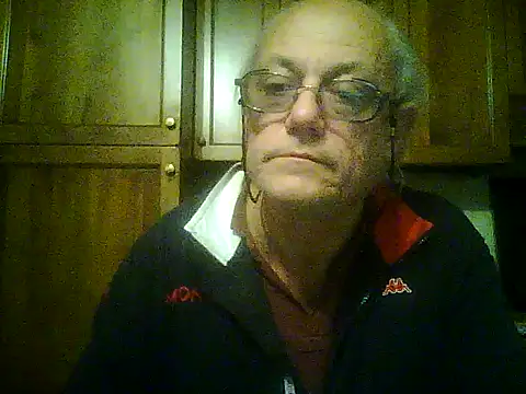 Snapshot of gianbragallini chatting on October 15, 10:06 pm gianbragallini online show from October 15, 10:06 pm