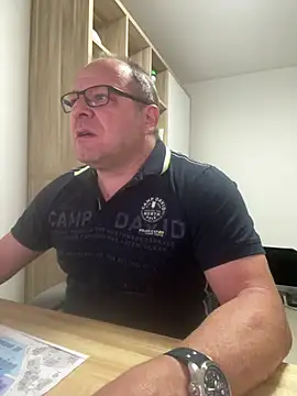 coupleLatinaLovers online show from April 14, 5:18 am