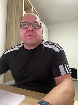 coupleLatinaLovers online show from February 4, 6:41 am