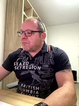 coupleLatinaLovers online show from January 9, 6:40 am