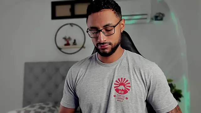 LiamGarcia1 online show from December 30, 12:31 pm