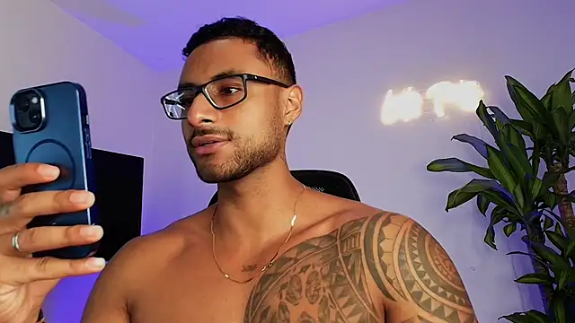 LiamGarcia1 online show from December 22, 2:25 pm