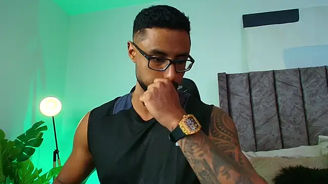 LiamGarcia1 online show from December 5, 3:41 pm