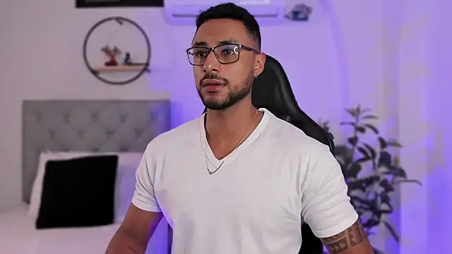 LiamGarcia1 online show from December 6, 12:38 pm