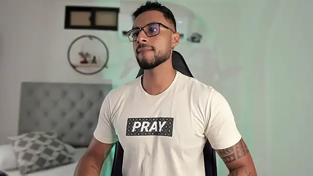 LiamGarcia1 online show from December 20, 12:38 pm