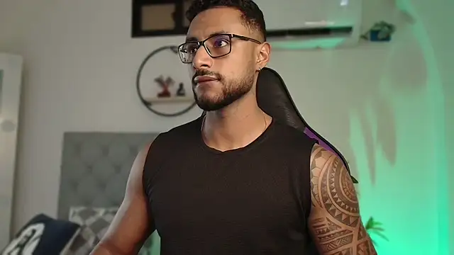 LiamGarcia1 online show from December 21, 5:25 am