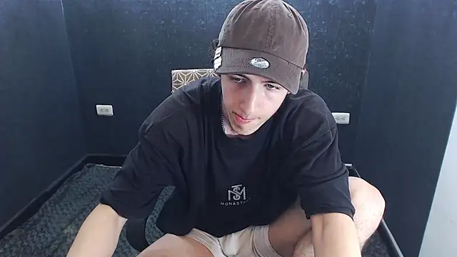 Kerverr  online show from November 14, 7:48 pm