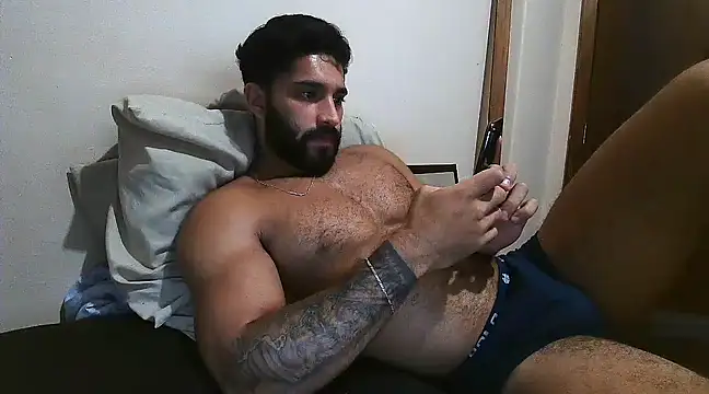 Snapshot of macho_fit chatting on February 4, 3:33 am macho fit online show from February 4, 3:33 am