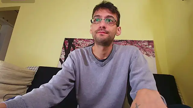 Snapshot of HungEddy chatting on October 12, 4:56 pm HungEddy online show from October 12, 4:56 pm