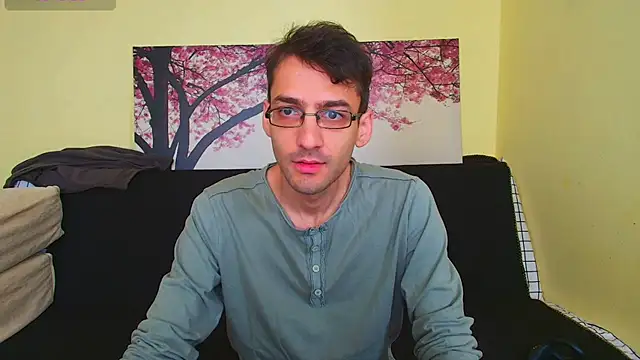 Snapshot of HungEddy chatting on October 16, 6:54 am HungEddy online show from October 16, 6:54 am