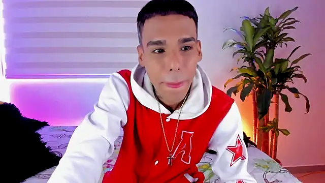 aldrinwhite online show from October 5, 7:07 pm