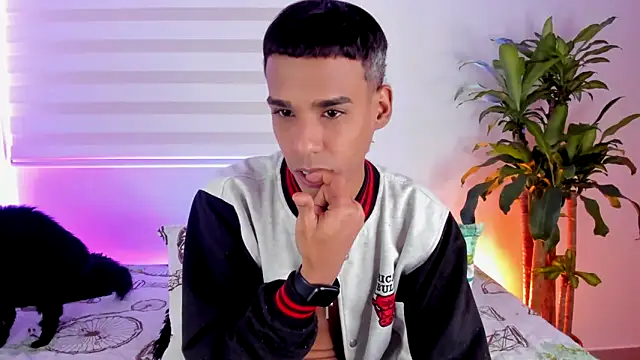 aldrinwhite online show from October 6, 7:18 pm