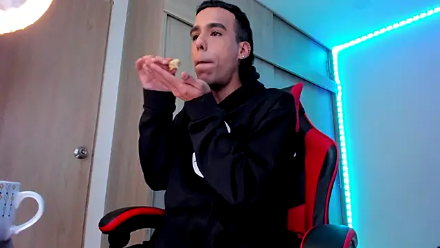 aldrinwhite online show from February 12, 5:19 pm