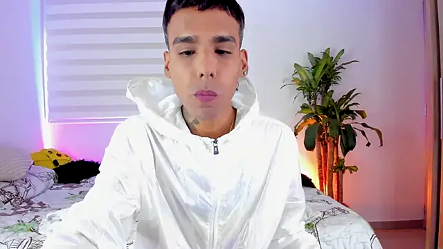 aldrinwhite online show from September 19, 8:30 pm