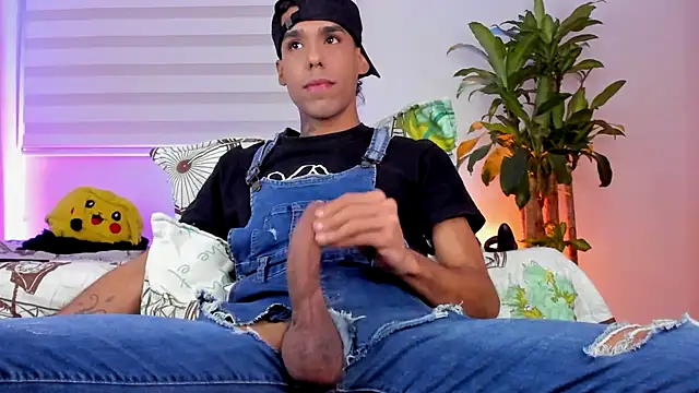 aldrinwhite online show from October 11, 8:02 pm