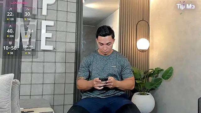 Snapshot of Ryan_Hunt chatting on January 21, 12:56 pm Ryan Hunt online show from January 21, 12:56 pm