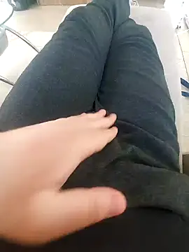 reelciii21 online show from February 4, 1:06 pm