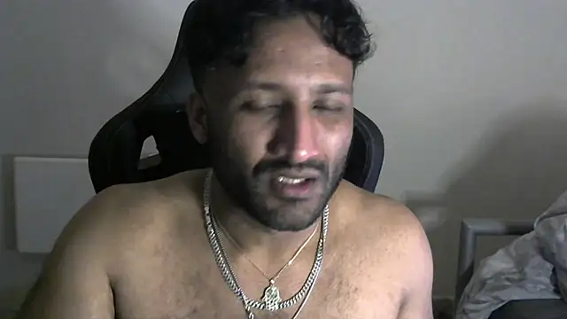 Snapshot of shadthebiguy chatting on March 3, 12:01 am shadthebiguy online show from March 3, 12:01 am