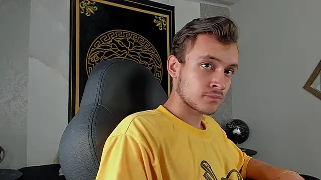 Desmon Clark online show from February 4, 9:41 pm