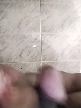 Snapshot of max_pane98 chatting on February 17, 7:14 am max pane98 online show from February 17, 7:14 am